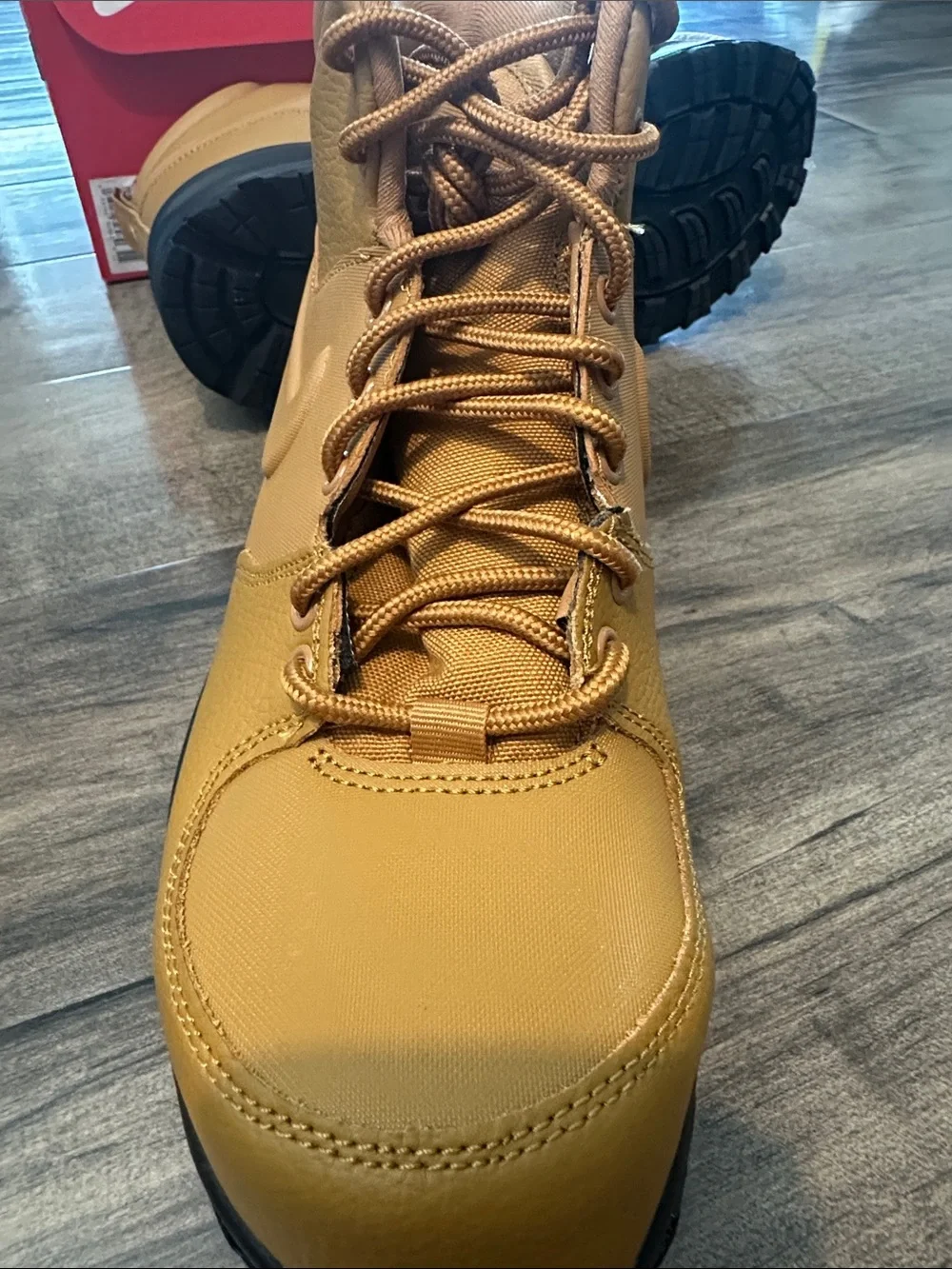 Nike Big Kids Manoa Boot size 6.5 new